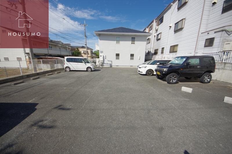物件外観写真2　(駐車場です)