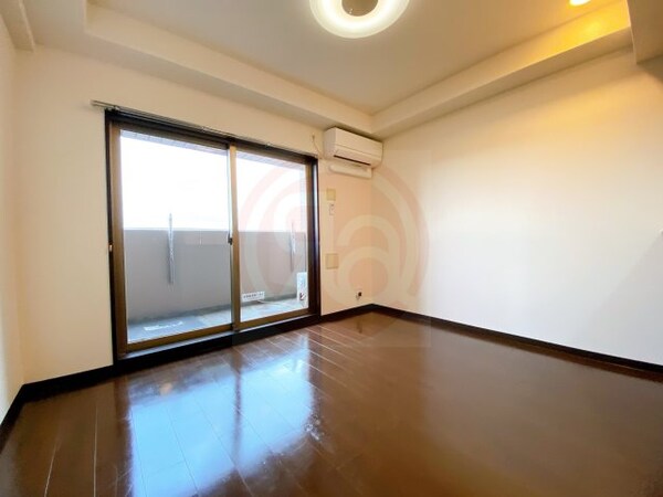 洋室(使い勝手のいい洋室です)