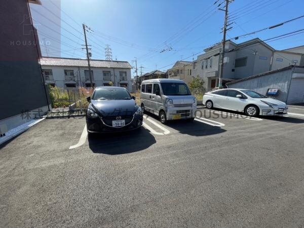 駐車場(駐車場があるので、車を買う予定の方も安心です)