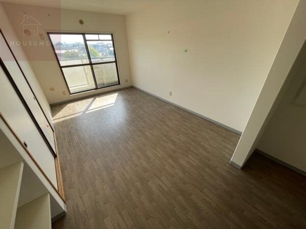 物件内観写真4　(ゆったり過ごせる居間です)