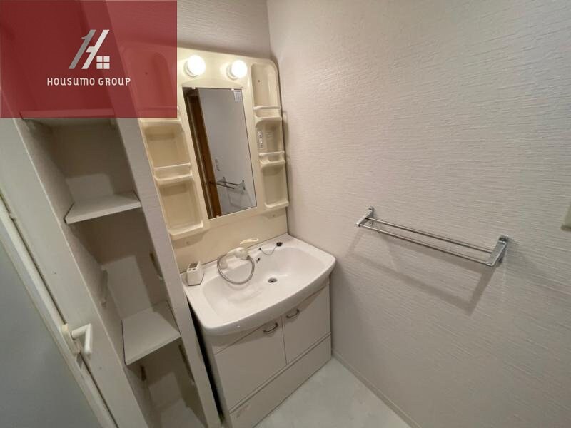 物件内観写真9　(収納もある玄関です)