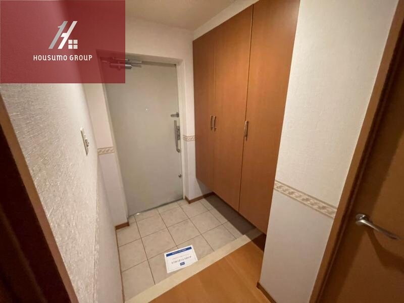 物件内観写真19　(独立洗面台、小物を置くことができて便利です)