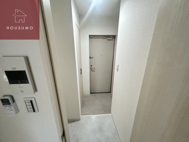 物件内観写真9　(明るい玄関です)