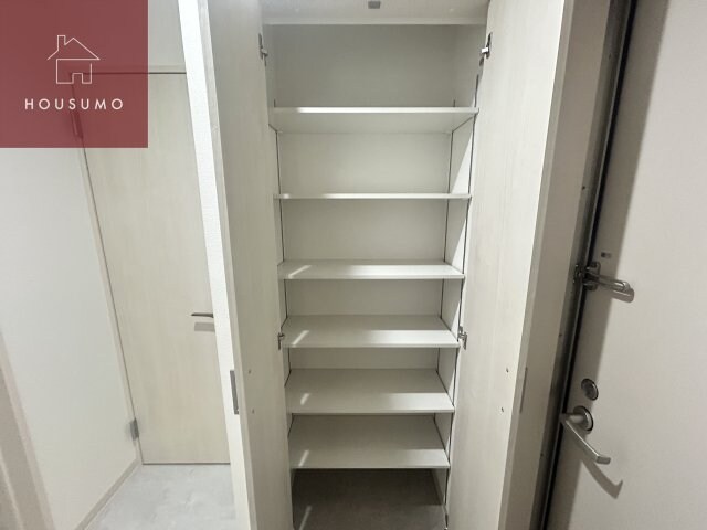 物件内観写真27　(大きなスペースがあり、収納には困りません)