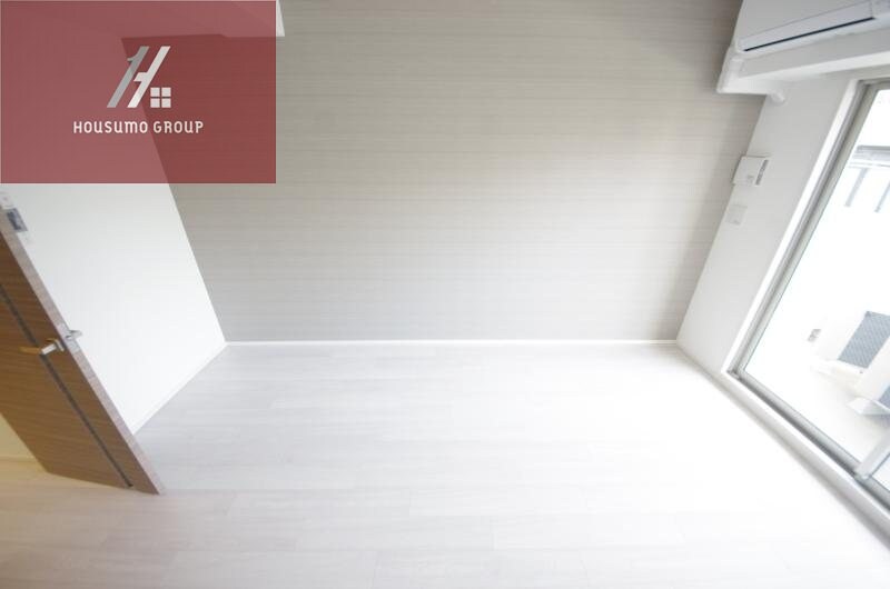 物件内観写真7　(落ち着いた色調の洋室です)