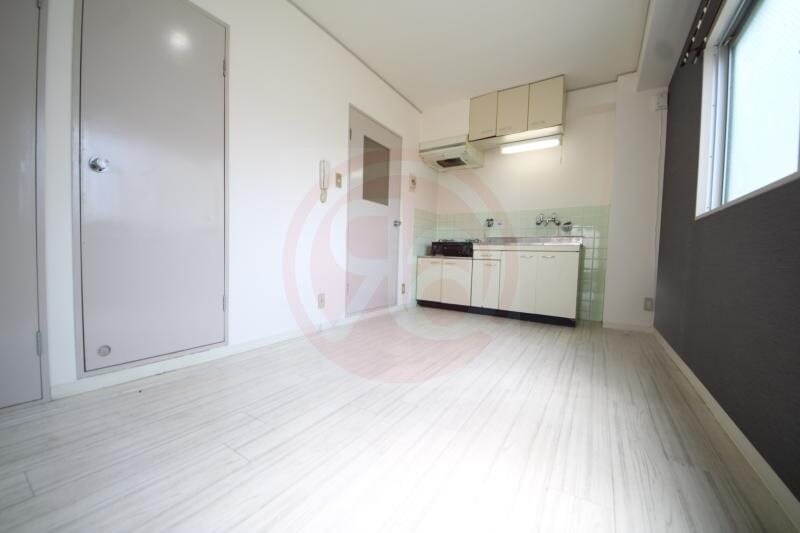 物件内観写真4　(おしゃれな居間です)