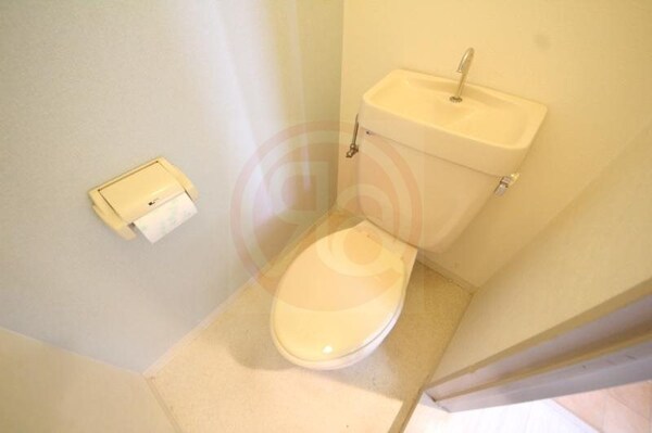 トイレ(落ち着いた色調のトイレです)