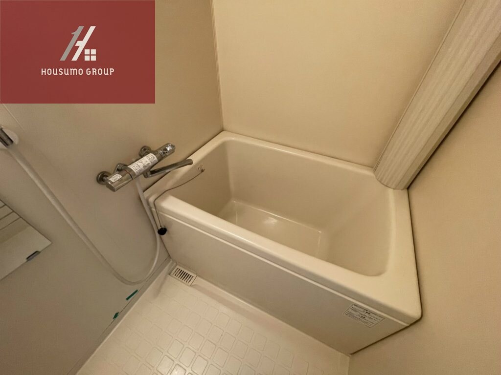 物件内観写真9　(ゆったりとした空間のトイレです)