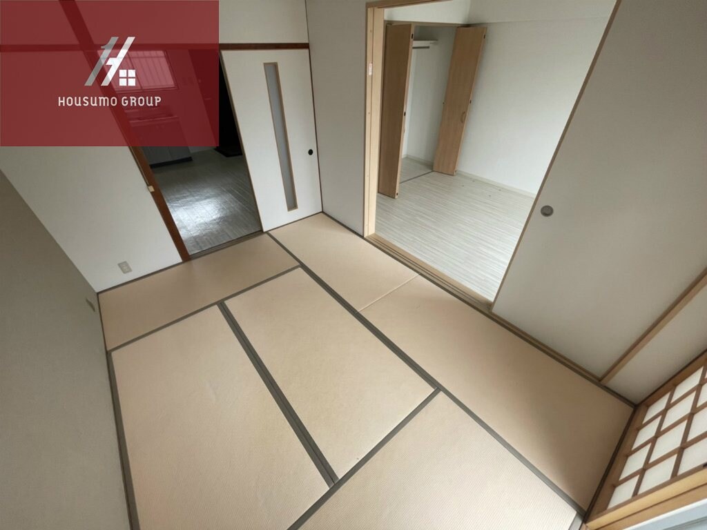 物件内観写真19　(朝の支度にも助かる、独立の洗髪洗面化粧台)