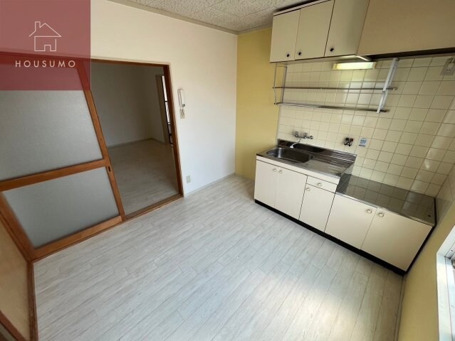 物件内観写真4　(こちらのリビングで趣味の時間をお楽しみください)