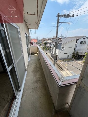 物件内観写真12　(広々としたバルコニーです)