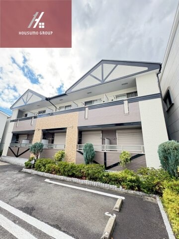 物件外観写真1　(外観は落ち着いています)