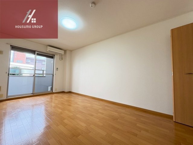 物件内観写真5　(ゆったりとした居間です)