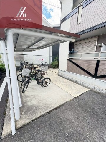 物件外観写真3　(清潔なロビーです)