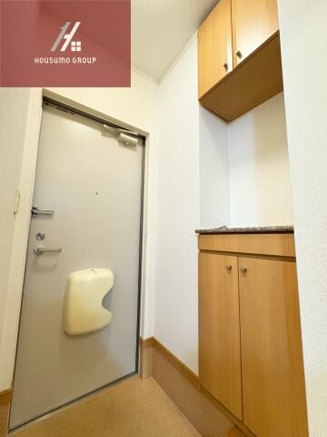 物件内観写真11　(明るい玄関です)