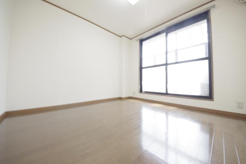 物件内観写真5　(使いやすい居間です)