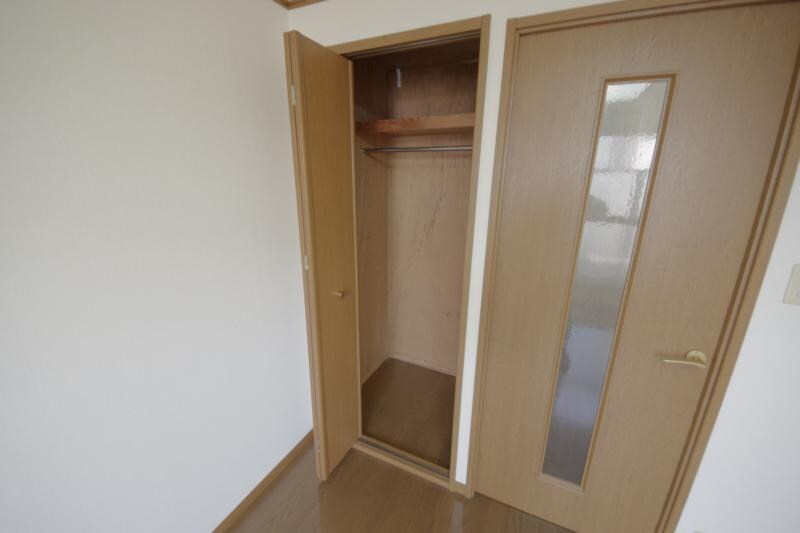 物件内観写真14　(収納豊富です)