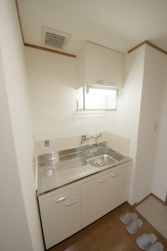 物件内観写真17　(コンパクトなキッチンで掃除もラクラク)