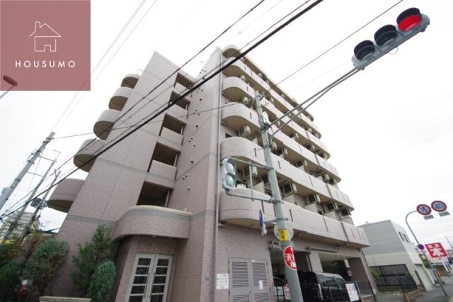 物件外観写真1　(外観は落ち着いています)