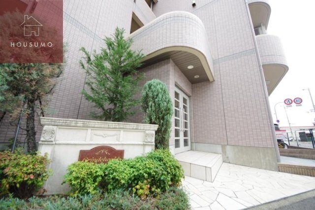 物件外観写真3　(清潔なエントランスです)