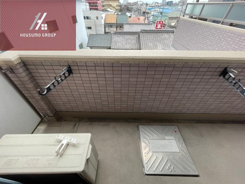 物件内観写真13　(外からの目が気にならないバルコニーで洗濯物が干せます)