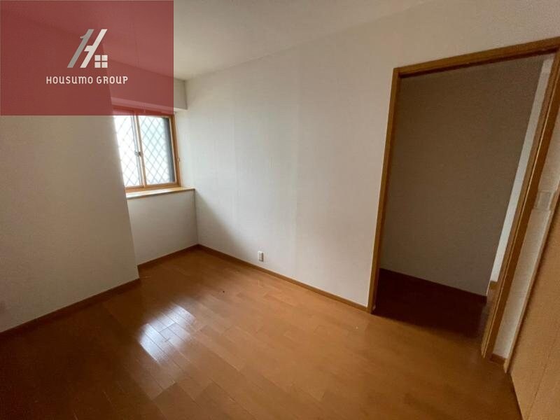 物件内観写真18　(広々とした洋室です)