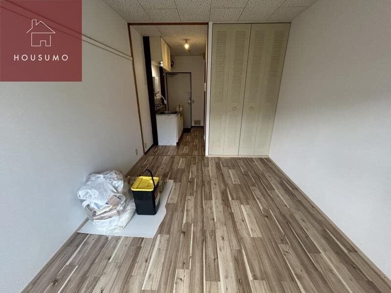 物件内観写真23　(落ち着いた色調の洋室です)