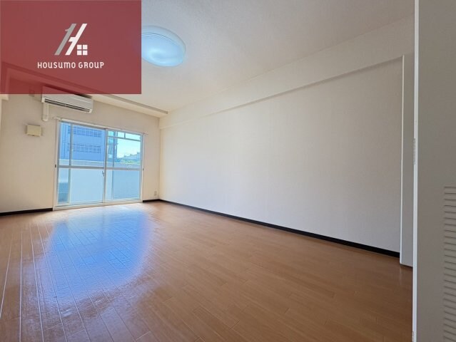 物件内観写真5　(ゆったり過ごせる居間です)