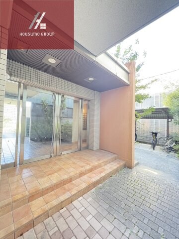 物件外観写真3　(落ち着いたロビーです)