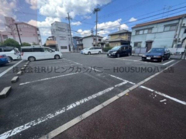 駐車場(駐車場に車を止められます)