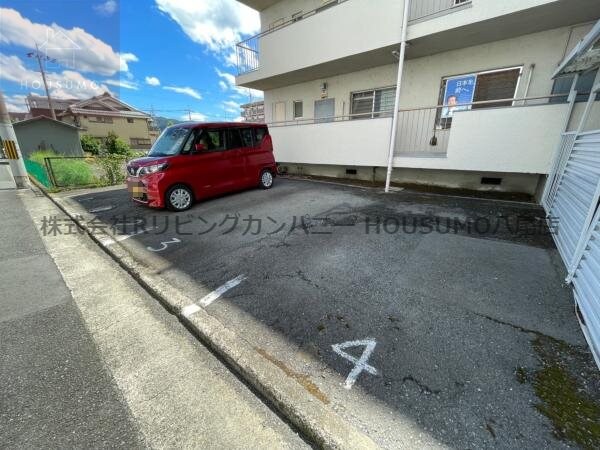 駐車場(駐車場に車を止められます)