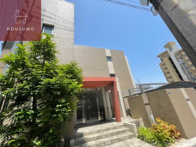 物件外観写真2　(外観は落ち着いています)