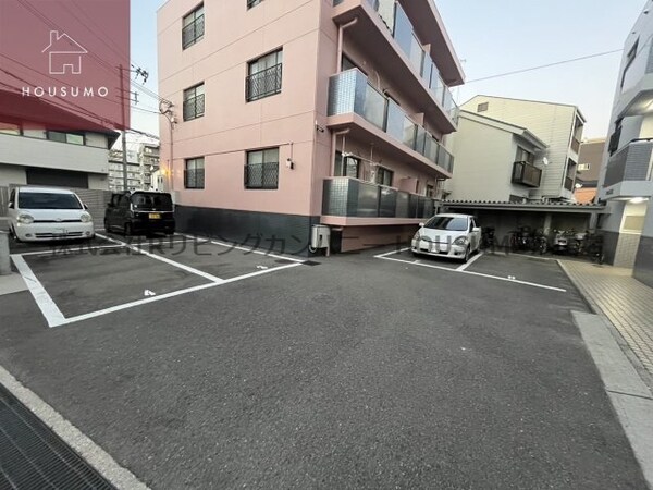 駐車場(駐車場です)