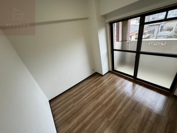 物件内観写真23　(個人の部屋や寝室として使える洋室です)