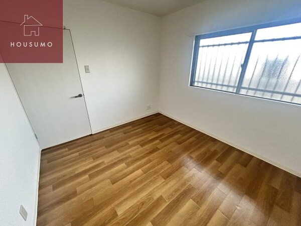 寝室(落ち着いて過ごせるお部屋なので、寝室にいかがでしょうか)