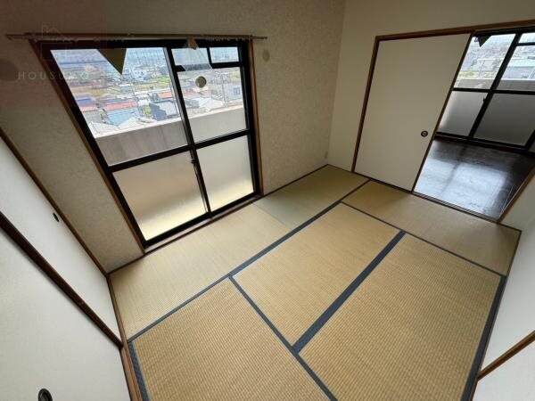 物件内観写真23　(日本らしい落ち着いた雰囲気の和室です)