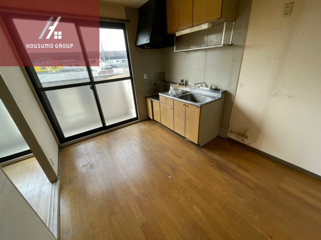 物件内観写真5　(おしゃれな居間です)