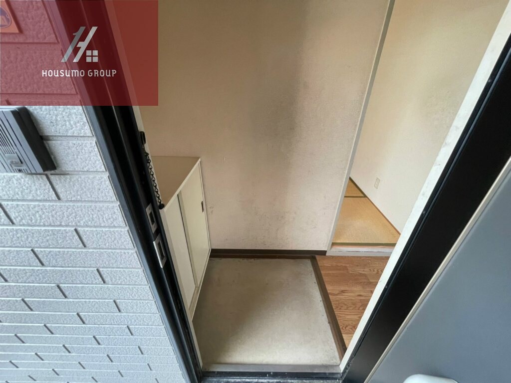 物件内観写真11　(収納もある玄関です)