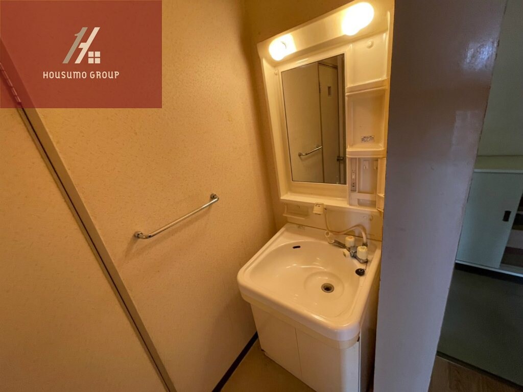 物件内観写真17　(独立洗面台あり、毎朝おしゃれに忙しい女性の方におすすめです)