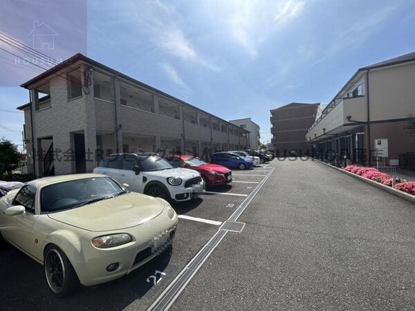 駐車場(駐車場に車を止められます)