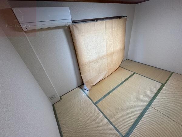 和室(和室ならではの温かな和の空間で寛ぎの時間を過ごせます)