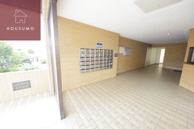 物件外観写真3　(清潔なロビーです)