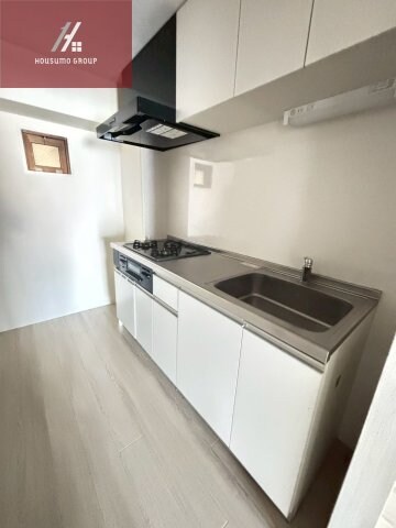 物件内観写真7　(落ち着いた色調の寝室です)