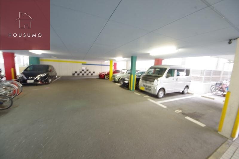 物件外観写真4　(駐車スペースもあります)