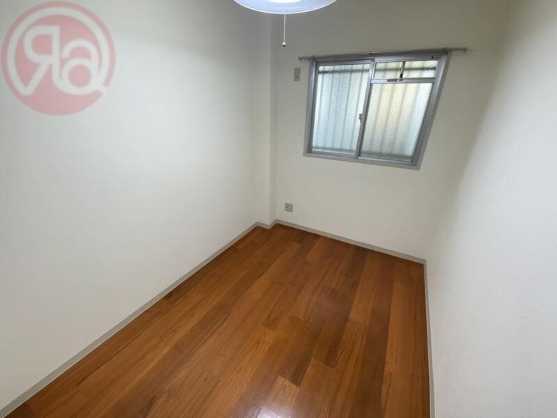 物件内観写真9　(落ち着いた色調の寝室です)