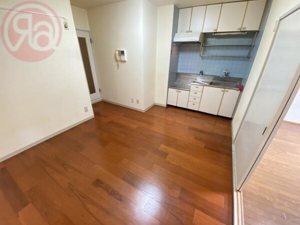 居室(こちらのリビングで趣味の時間をお楽しみください)