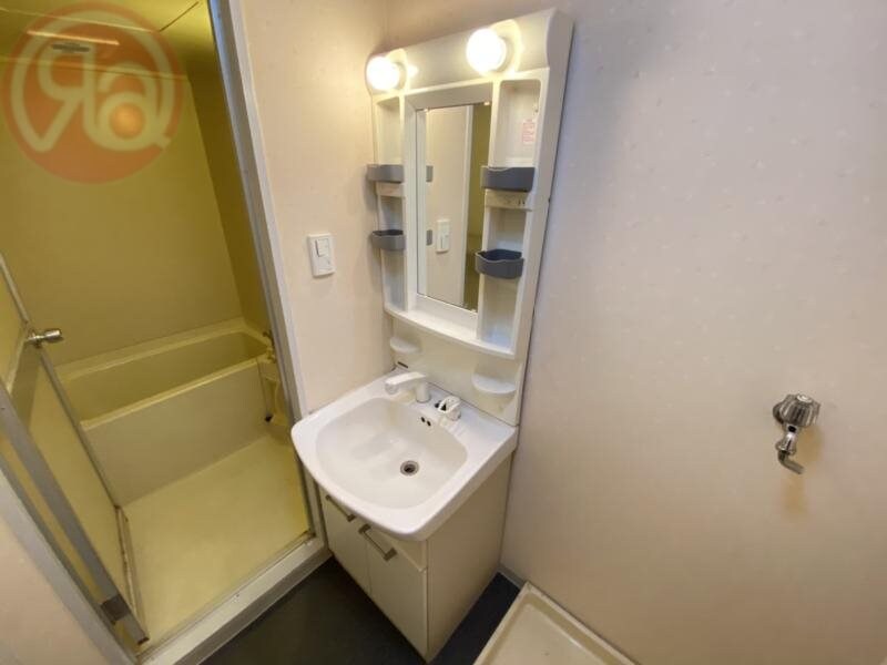 物件内観写真19　(朝の身支度には欠かせない独立洗面化粧台)