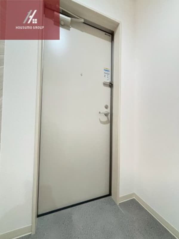 玄関(収納豊富です)