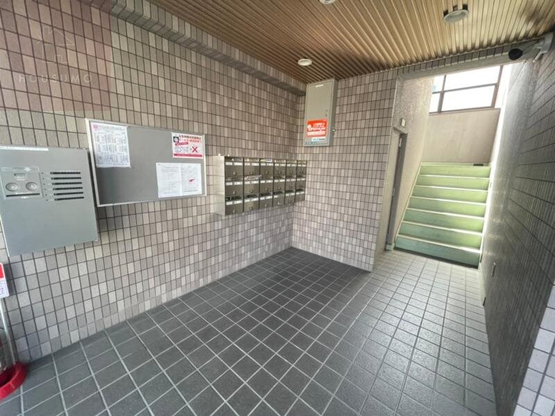 物件外観写真2　(毎日通るエントランスはこのようになっています)