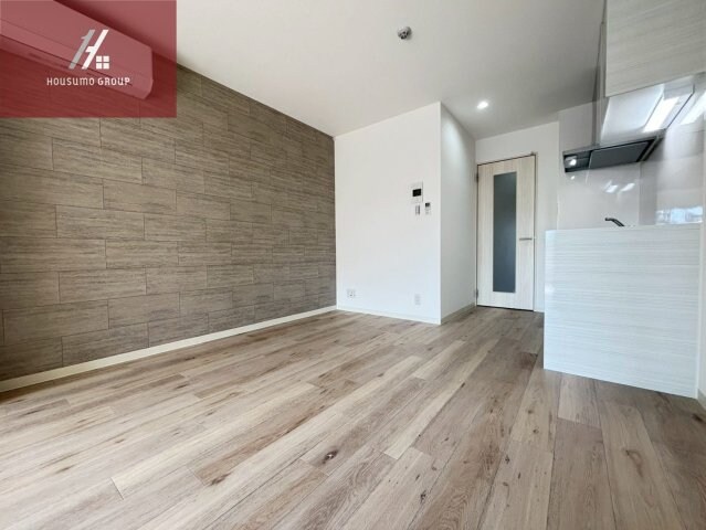 物件内観写真8　(明るい色調の室内です)